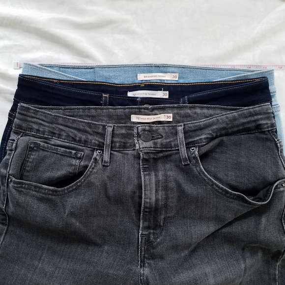 3 EUC Levi's skinny jeans size 30 - Picture 2 of 16